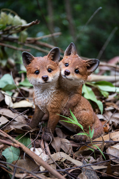 Fox Pups Hugging HI-LINE GIFT LTD.