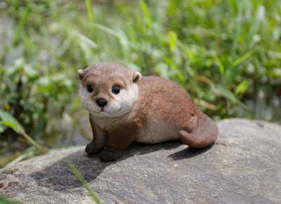 Otter Leaning Forward Polyresin Statue HI-LINE GIFT LTD.