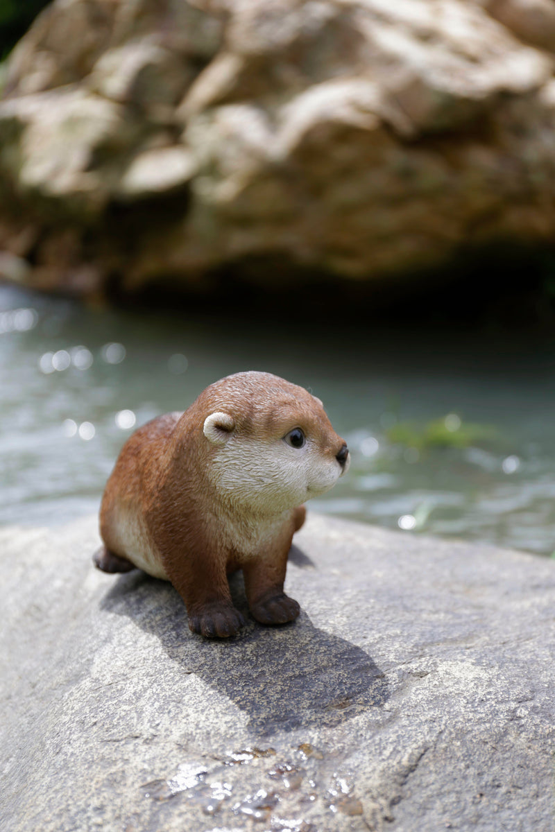 Otter Leaning Forward Polyresin Statue HI-LINE GIFT LTD.