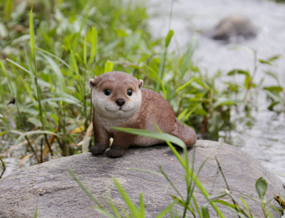 Otter Leaning Forward Polyresin Statue HI-LINE GIFT LTD.